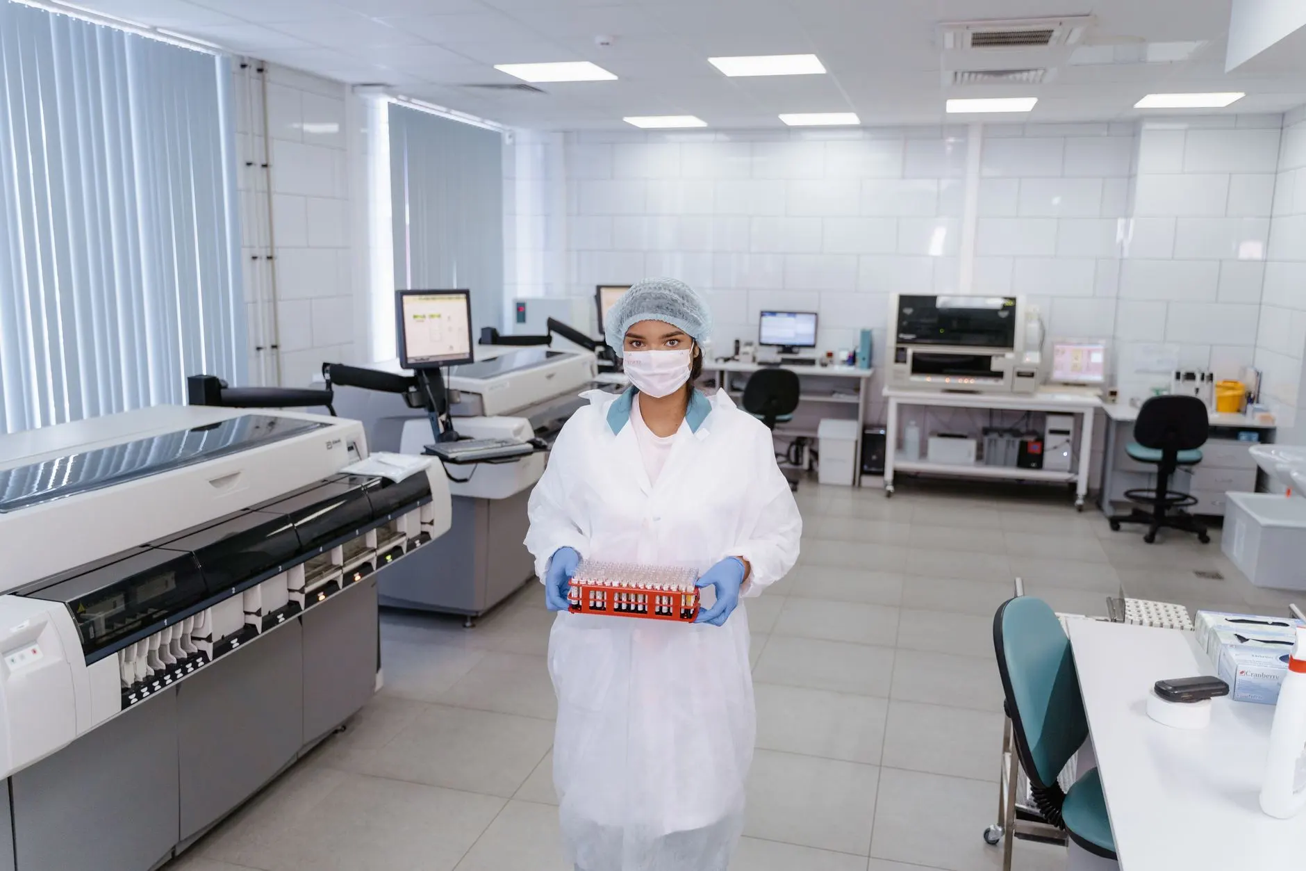 环保防水材料与普通防水涂料在建筑防水工程中的性能对比